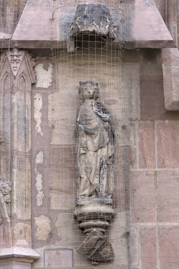 Sculpture of the martyr Catherine of Alexandria with dove screen