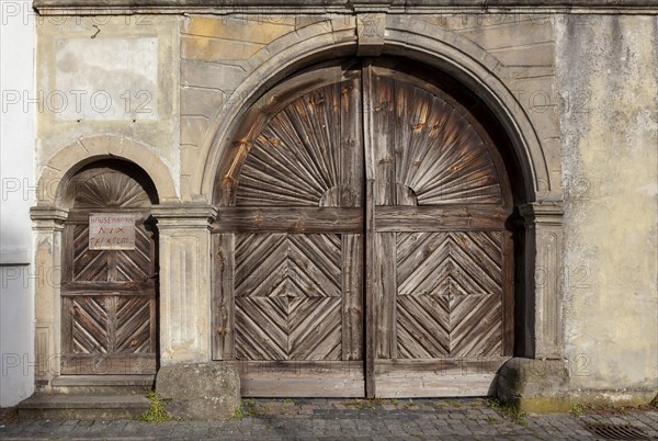 Yard gate and yard door at an old winegrowers farm