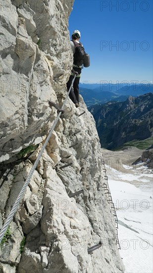 Passage via ferrata with a large exposure and an amazing view of the mountain range and the glacier. Zugspitze massif