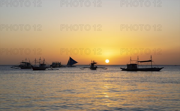 Traditional boats on the Tablas Strait