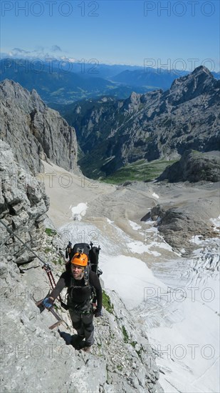 Passage via ferrata with a large exposure and an amazing view of the mountain range and the glacier. Zugspitze massif