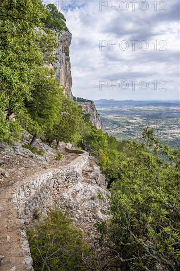 Hiking trail to Castell d Alaro