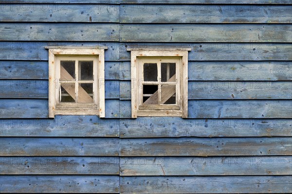 Abandoned wooden house