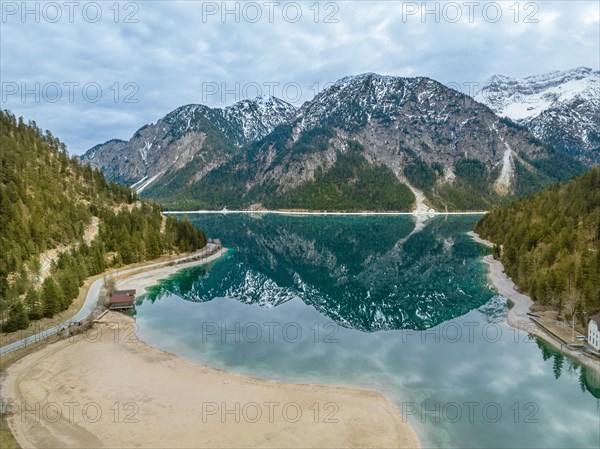 Plansee with little water and mountains in the background