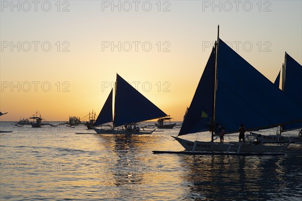Traditional sailboats on the Tablas Strait
