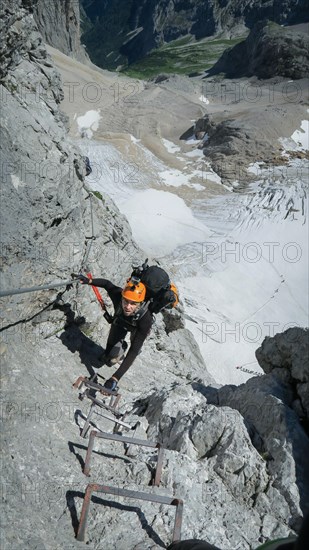 Passage via ferrata with a large exposure and an amazing view of the mountain range and the glacier. Zugspitze massif