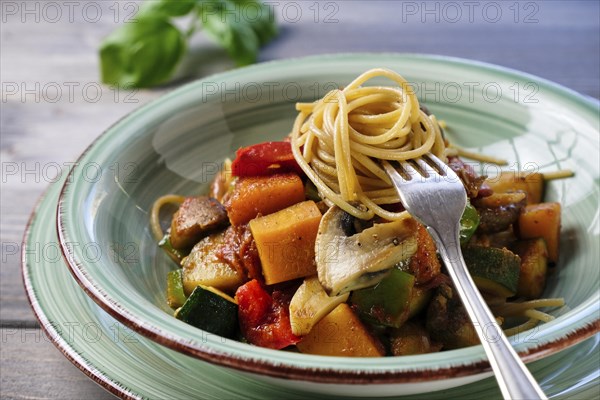 Wholemeal pasta with vegetables