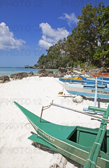 Colourful boats at Diniwid Beach