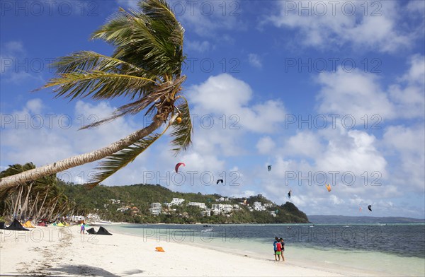 Kite surfers at Bulabog Beach