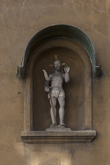 Christ figure in a niche on the residential house in the Jakob Fugger Siedlung