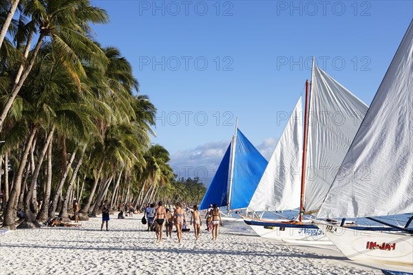 Traditional boats at White Beach