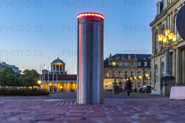 Electro-hydraulic bollards on squares in the city centre