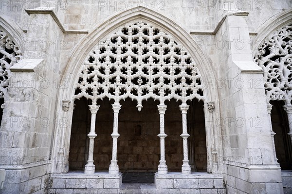 Manueline tracery in the cloister