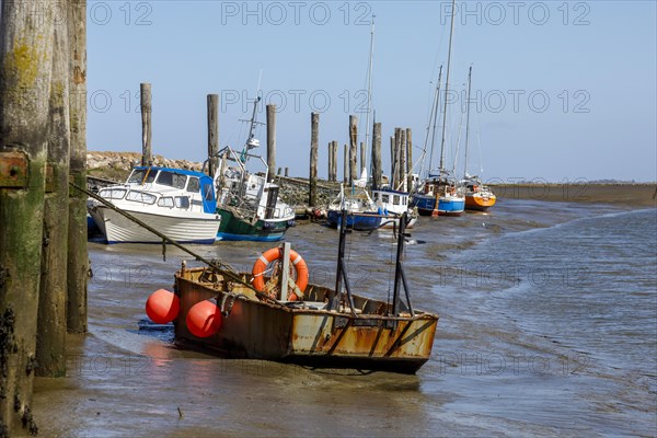 Everschopsiel harbour in North Frisia during outflowing water