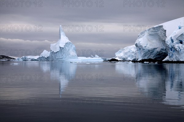 Icebergs in the Lemaire Channel