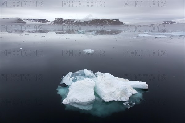 Ice floe in the Hinlopenstretet