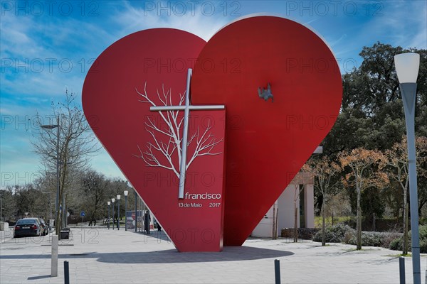 Sculpture on the occasion of the anniversary of the apparition of Mary 100 years ago with Pope Fransisco