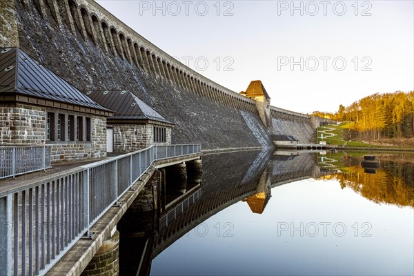 Moehnetalsperre dam with wall towers and on the left the sluice houses at the Ausgleichsweiher