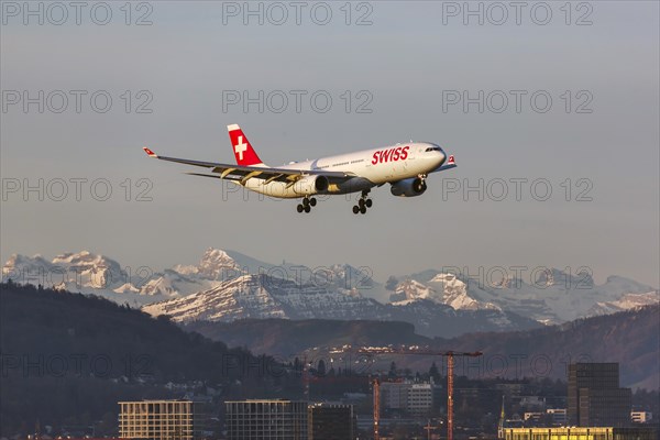 Aircraft approaching ZRH airport