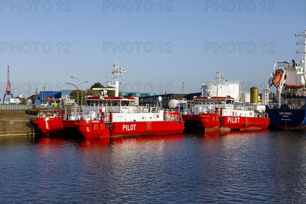 Pilot tenders Groden and Duhnen at the Hansakai in the New Fishing Harbour