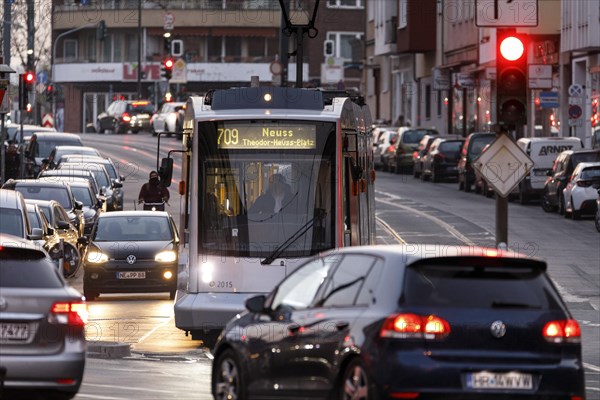 Tram traffic on Ackerstrasse at Worringer Platz