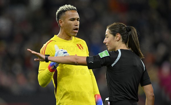 Referee Maria Sole Caputi Italy in conversation Discussion with goalkeeper Pedro Gallese PER