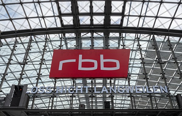 Rbb Reklame am Berliner central railway station