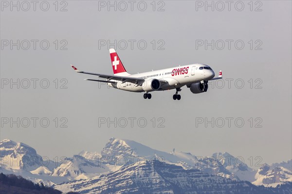 Aircraft approaching ZRH airport