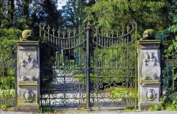 Entrance gate