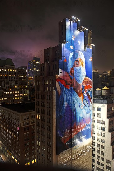 (50 metres) high mural honouring hospital staff during the Corona Pandemic, 34th Street, Manhattan, New York City, USA, North America