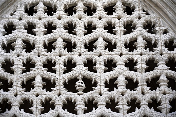 Manueline tracery in the cloister