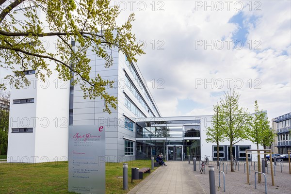 New building of the Robert Schumann University on the Golzheim campus