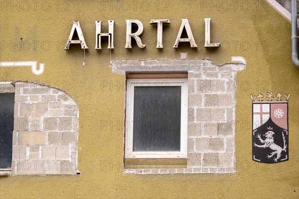 Lettering of an inn in Schuld