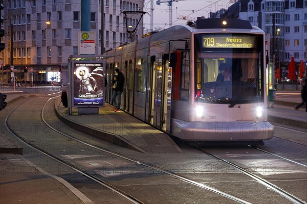 Worringer Platz tram stops