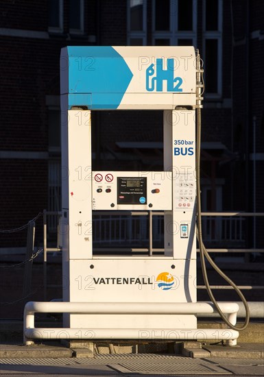 Hydrogen filling station