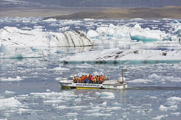 Tourists on amphibian boat tour at Joekulsarlon