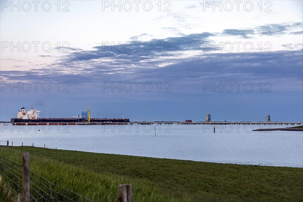 Crude oil tanker Landbridge Prosperity at the discharge bridge of the NWO in the Jade Bay