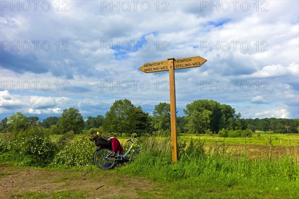 Signpost for hikers on the Wuemme