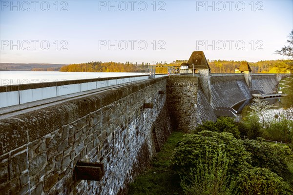 Dam wall with the wall towers