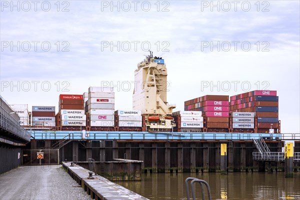 Container ship Maersk Luz in the overseas port