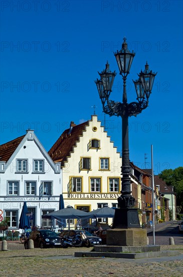Houses and candelabra on the market square