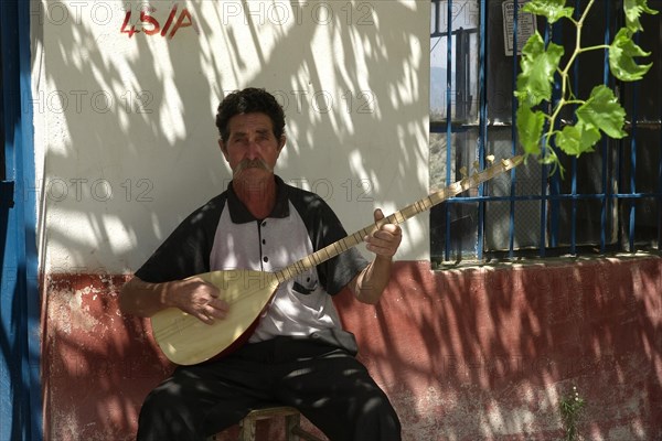 Turkish musician with saz