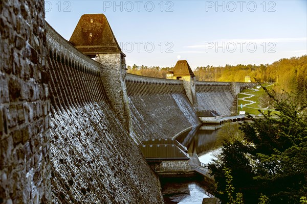 Moehnetalsperre dam with wall towers and below the sluice houses at the Ausgleichsweiher