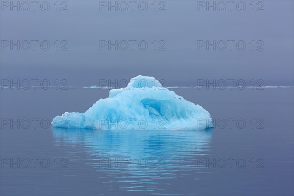 Ice floe drifting in the Hinlopenstretet