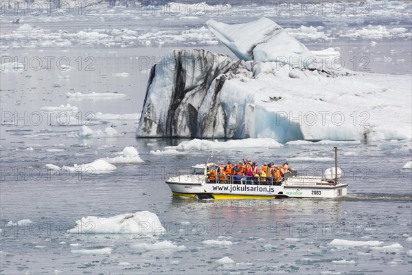 Tourists on amphibian boat tour at Joekulsarlon