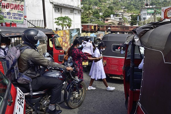 Schoolgirls on their way home in Kandy