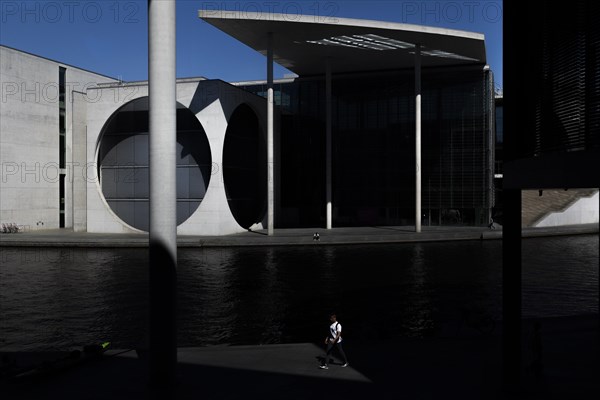 A person stands out at the Spreebogen in front of the Paul-Loebe-Haus at the Spreebogen in Berlin