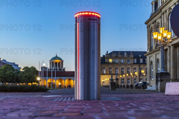 Electro-hydraulic bollards on squares in the city centre