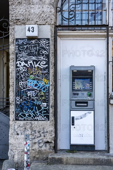 Cash machine