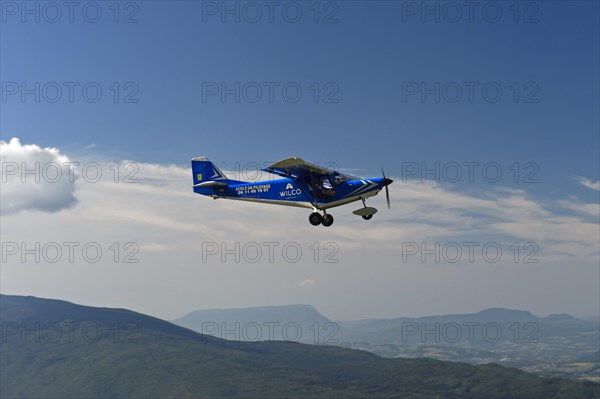 Microlight aircraft Savannah S of the WILCO Flying Club in the air